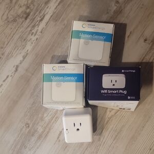 Samsung SmartThings Motion Sensor and Smart Plug Set